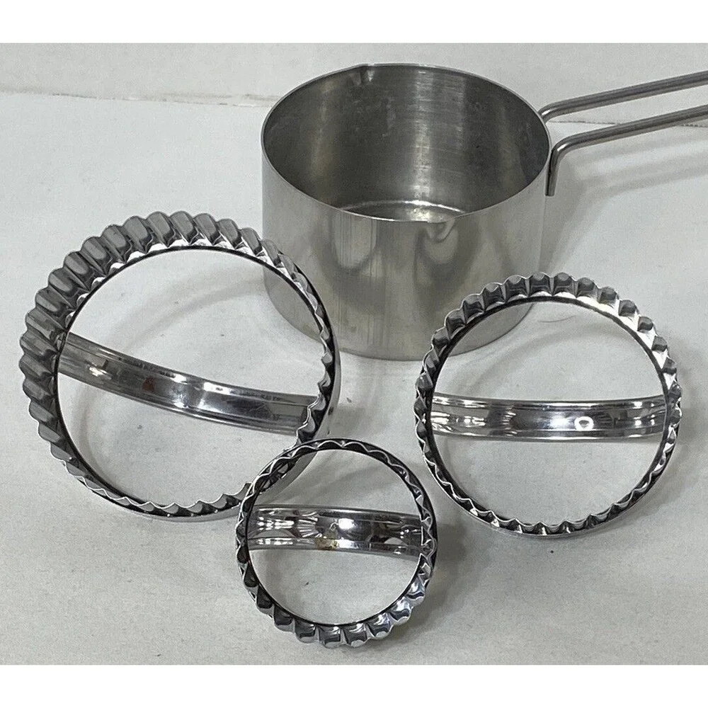 3 Pieces Stainless Steel Round Fluted Biscuit Cutter with Measuring Cup